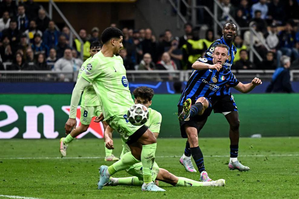 ภาพการแข่งขัน เปแอสเช ปะทะ อินเตอร์ 2 ในลีกชั้นนำ